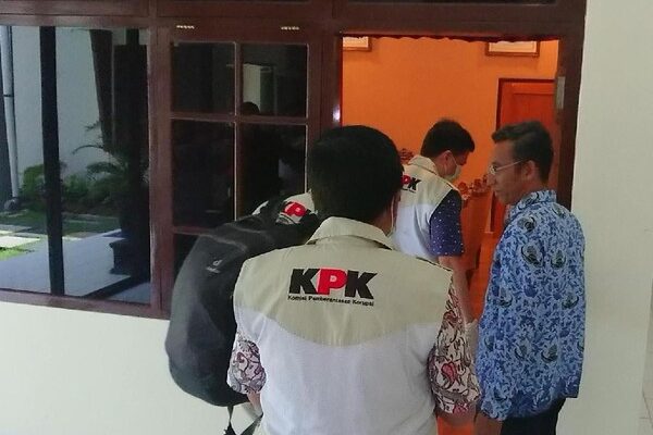 Penyidik KPK Datangi Kantor DPRD Tulungagung