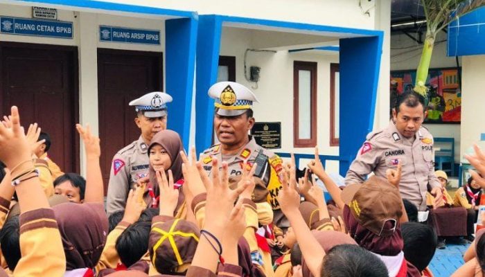 Mapolres Trenggalek Digeruduk Ratusan Pelajar