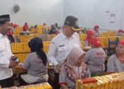 Buruh Pabrik Rokok Sumringah Terima BLT DBHCHT dari Dinsos Tulungagung