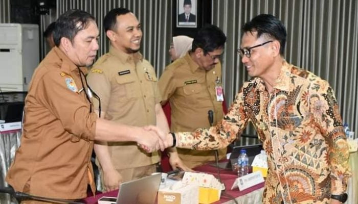 Penjabat Bupati Tulungagung Melaksanakan Evaluasi Kinerja Triwulan I