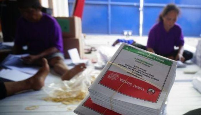 KPU Tulungagung Temukan Ratusan Surat Suara Pemilu 2024 Rusak