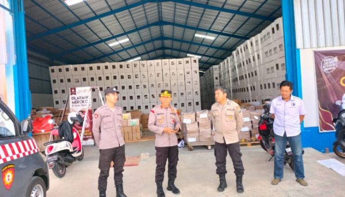 Polisi Lakukan Pengamanan di Gudang Logistik KPU Tulungagung