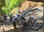 Tembok Penahan Jalan di Trenggalek Longsor Akibat Hujan Deras