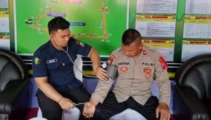 Pastikan Kondisi Prima, Si Dokkes Polres Tulungagung Periksa Kesehatan Petugas