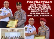 Kapolsek Tegalsari Bersama Kanitreskrim dan personil Reskrim Terima Penghargaan dari Pjs. Walikota Surabaya