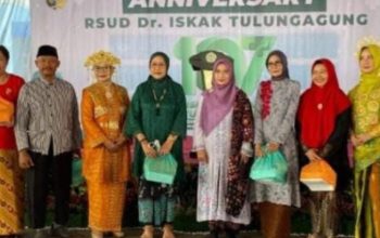 HUT RSUD Dr. Iskak Tulungagung ke-107, Karyawan Kenakan Pakaian Adat Nusantara