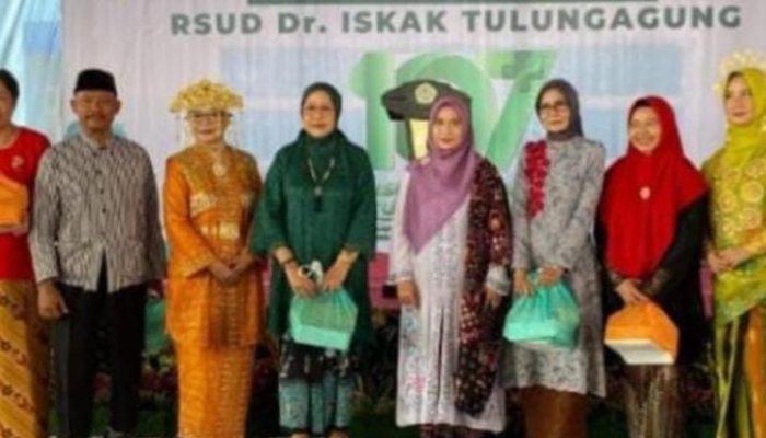 HUT RSUD Dr. Iskak Tulungagung ke-107, Karyawan Kenakan Pakaian Adat Nusantara