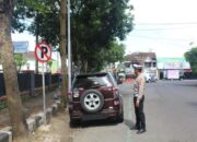 Polres Trenggalek Tindak Tegas Kendaraan yang Langgar Rambu Larangan Parkir