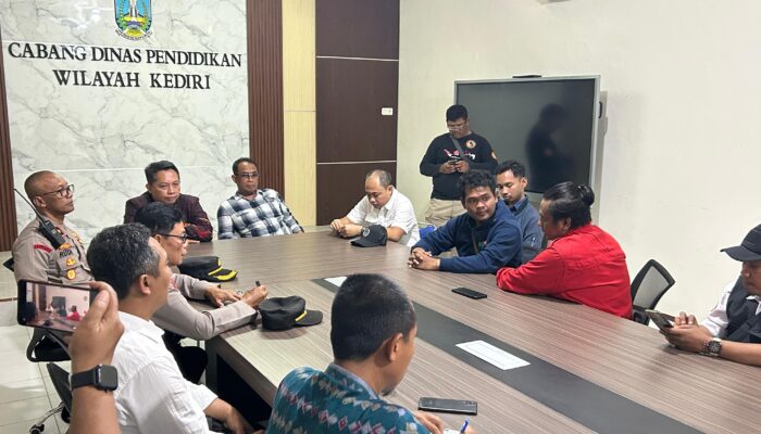 Aksi Damai PSM Banaspati Mojopahit Tuntut Keadilan Pendidikan di Kediri