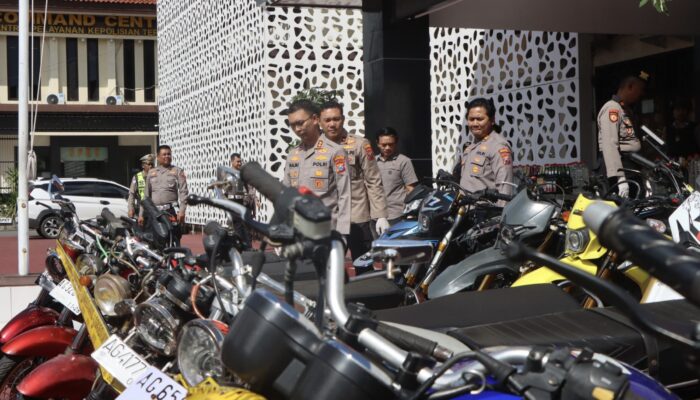 Jelang Bulan Suro, Polres Trenggalek Amankan 1.128 Pil Dobel L dan 173 Botol Miras