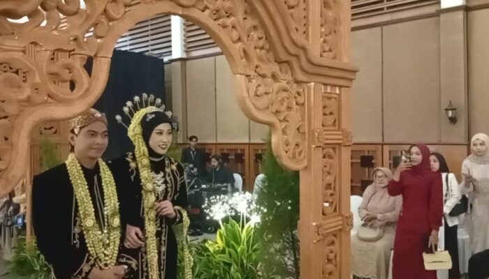 Megawati Hangestri dan Dio Novandra Gelar Resepsi Pernikahan dengan Nuansa Budaya Jawa