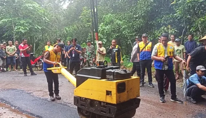 Satgas Daya “Nembel Jalan” Trenggalek 