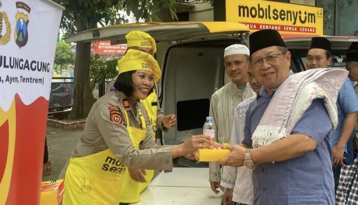 Mobil Senyum Polres Tulungagung Sapa Jamaah Masjid