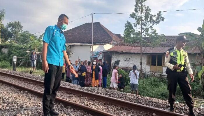 TRAGEDI DI REL KERETA API: Nenek Asal Tulungagung Tewas Tersambar Kereta Api Malabar