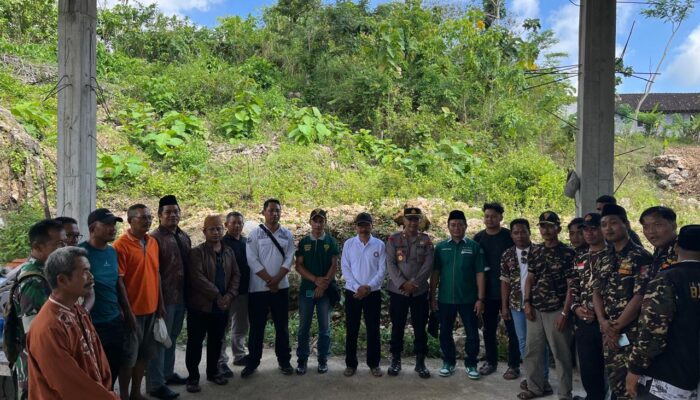 Warga Datangi Polsek Besuki, Tolak Penghentian Sepihak Pembangunan Fasilitas Masjid