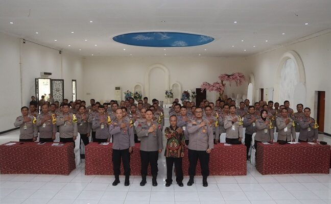 Tingkatkan Komunikasi Humanis, Bhabinkamtibmas Polres Tulungagung Ikuti Pelatihan Public Speaking