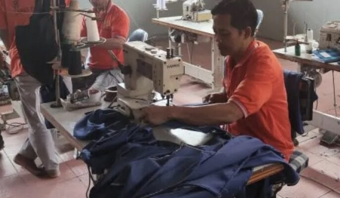 Jahitan Harapan dari Balik Jeruji: LP Tulungagung Berdayakan WBP Produksi Celemek untuk Program Makan Bergizi Gratis