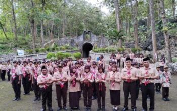 Momen Bersejarah di Gua Lowo: Dua Siswi SMPN 2 Bandung, Tulungagung Resmi Dilantik sebagai Pramuka Garuda