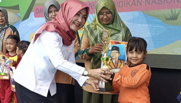 Prestasi Cemerlang di Hari Pendidikan Nasional, Arsyila Zaina Azzahra Juara Harapan 2 Lomba Mewarnai Tingkat Kabupaten