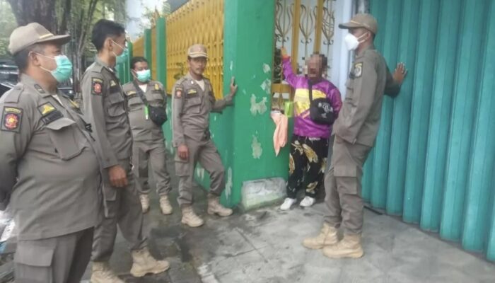 Trotoar Kembali ke Fungsi Asal: Satpol PP Tulungagung Tertibkan PKL di Jalan Pangeran Diponegoro