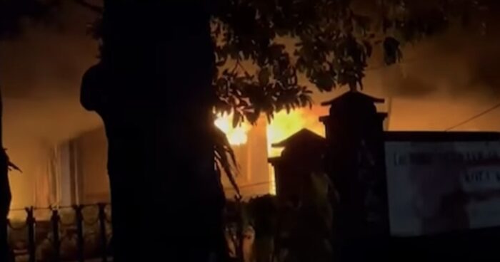 Aksi Demonstrasi di Kediri Berakhir Ricuh, Gedung DPRD Kota Kediri Terbakar