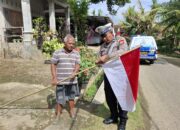 Sambut HUT ke-80 RI, Polres Trenggalek Bagikan Ratusan Bendera Merah Putih Gratis