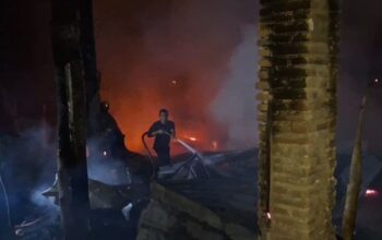 Si Jago Merah Lahap Pabrik Biliar di Tulungagung, Kerugian Ratusan Juta Rupiah