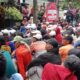 Jalan Rusak Tak Tersentuh, Warga Tulungagung “Serbu” DPRD dengan Pikap Sapi