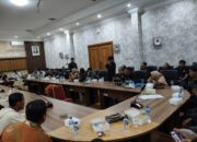 Gagal Temui Bupati, Warga Kaligentong Tulungagung “Serbu” DPRD Tuntut Listrik