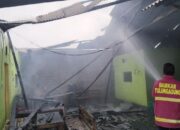 Diduga dari Bakar Sampah, Warkop Karaoke di Tulungagung Ludes Dilalap Si Jago Merah!
