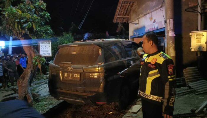 Tragedi Magetan: Mobil Penyanyi Dangdut Cantika Davinca Tabrak Motor, Dua Remaja Tewas di Lokasi