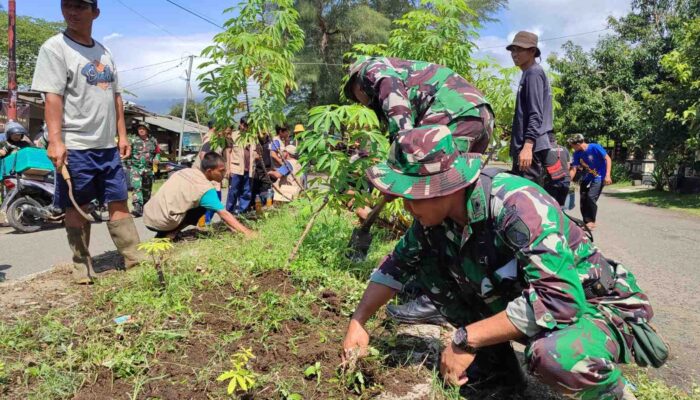 Prajurit Kodim 0807 Tulungagung ‘Sabet’ Sampah di Pantai Sidem: Gotong Royong Kawal Pariwisata Lokal