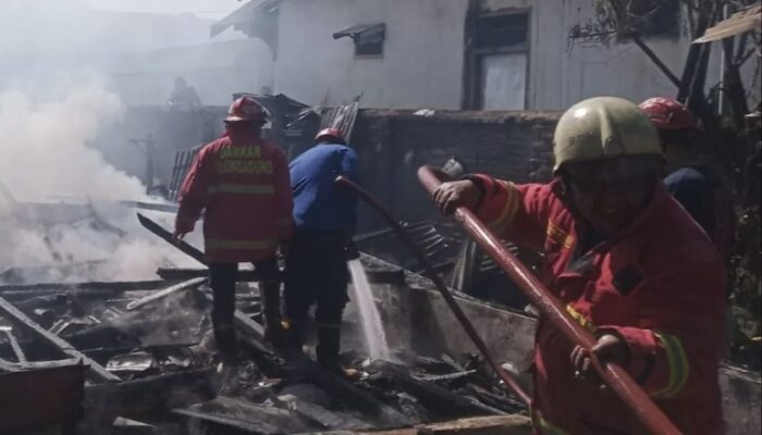 Lalai Tinggalkan Dapur, Rumah Warga Kedungwaru Tulungagung Ludes Terbakar