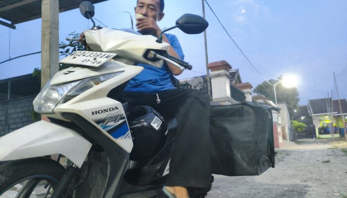 Kisah Andriono, Penjaja Kerupuk Rambak dari Tulungagung