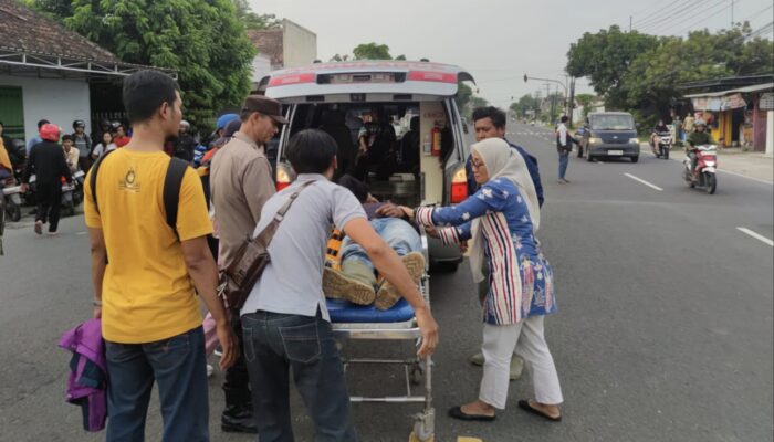 Kecelakaan Maut Ngantru Tulungagung: Pengendara Supra Kritis Tertabrak Suzuki Carry Saat Menyeberang