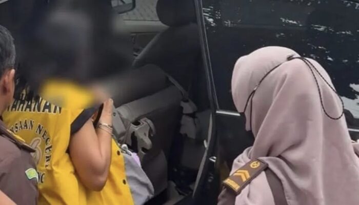 Drama Eksekusi di Kafe Tulungagung, Wanita Terpidana Penipuan Mobil Diringkus Jaksa