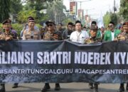 Longmarch Santri ‘Nderek Kyai’ di Kediri Berakhir di Pelukan Bupati: Tuntut Jaga Marwah Pesantren dengan Aman dan Tertib