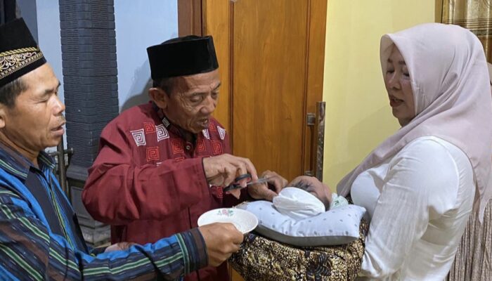 Tergerus Zaman Digital: Tradisi Mitoni dan Selapan Jawa di Tulungagung Terancam Asing bagi Generasi Milenial
