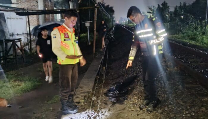 Kecelakaan Maut di Tulungagung, Kereta Api Majapahit ‘Hantam’ Honda Beat, Pengendara Motor Dilarikan ke RS!