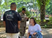 Terciduk di Siang Bolong, Pasangan Mesum Beda Usia di Alun-Alun Trenggalek Ditertibkan Satpol PP