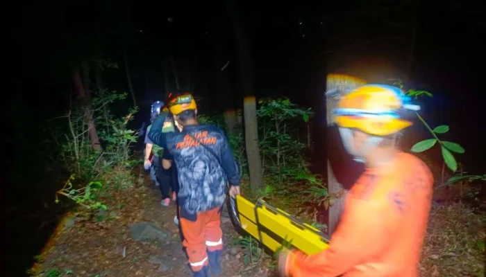 Nyaris Terjebak di Malam Hari, Tiga Pelajar Kediri Dievakuasi BPBD Setelah Tersesat di Bukit Klotok
