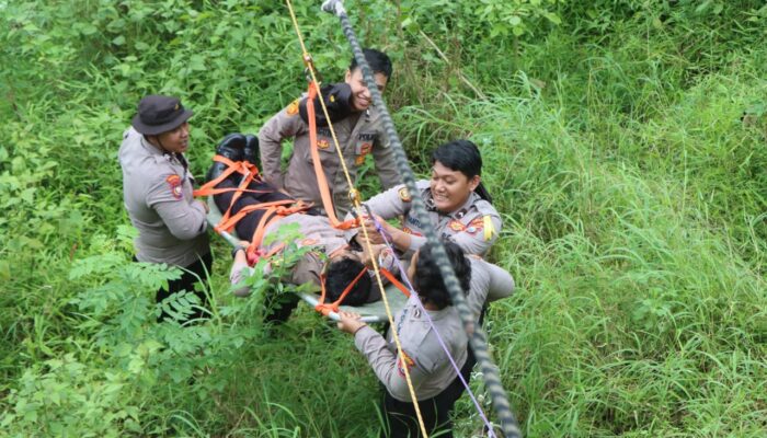 Siaga Bencana! Polres Trenggalek Genjot Kompetensi SAR, Gandeng Brimob Jatim untuk Latihan Darat dan Laut