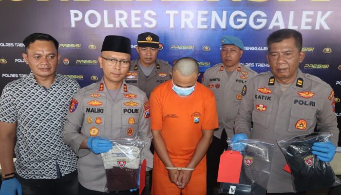 Guru SMP di Trenggalek Dianiaya Kakak Murid Gegara Tegur Siswi Main HP! Pelaku Resmi Jadi Tersangka, Terancam 2 Tahun 8 Bulan Penjara! 