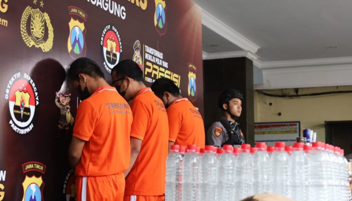 JEBAKAN COD MIRAS ONLINE! 3 Pelaku Jaringan Penjualan Miras Via TikTok dan WhatsApp di Tulungagung Diciduk, Ribuan Botol Disita! 