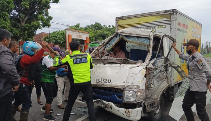 Tabrakan Beruntun di Ngantru Tulungagung, Dua Orang Dilarikan ke Rumah Sakit 