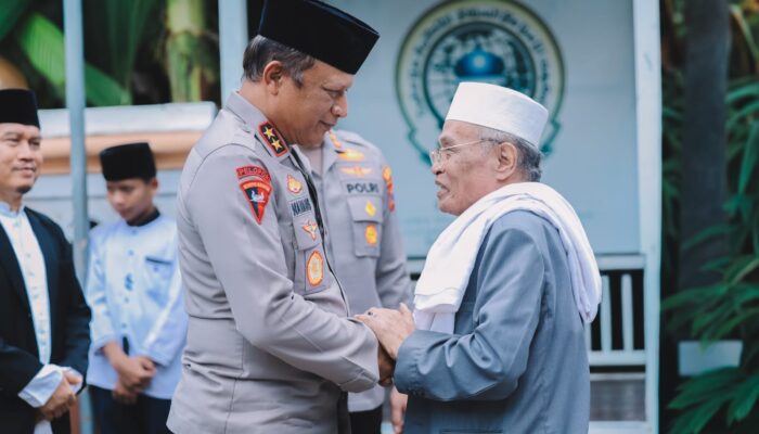 Sowan Kiai Sepuh dan ‘Suntik’ Motivasi Personel: Dua Fokus Kunjungan Kapolda Jatim di Tulungagung