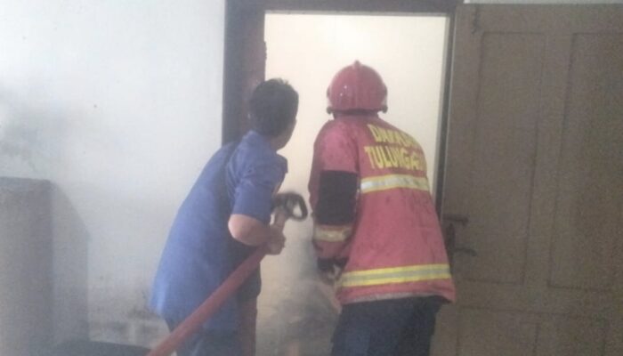 BAHAYA CAS LAPTOP DI KASUR: Kamar di Rejotangan Tulungagung Ludes Terbakar, Kerugian Capai Rp 75 Juta