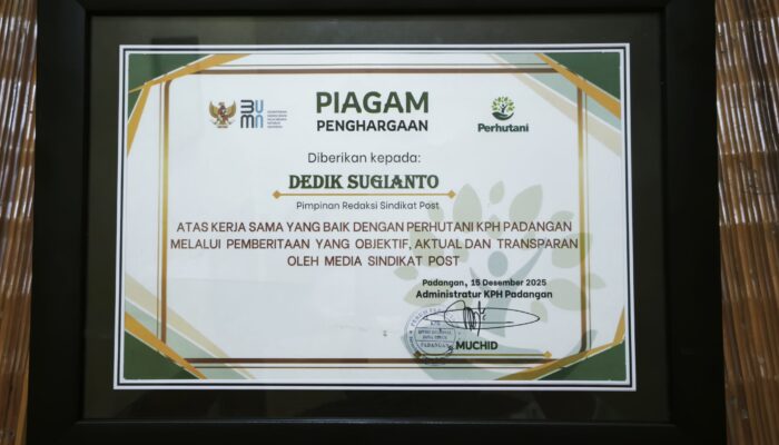 Perkuat Sinergi Media, Perhutani KPH Padangan Berikan Penghargaan kepada Pimred Sindikat Post