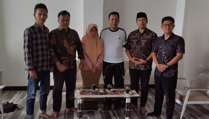 Lawan SK Pemecatan Bupati Pasuruan: Guru Nur Aini Tempuh Banding Administratif, Klaim Hak Pembelaan Diri Diabaikan