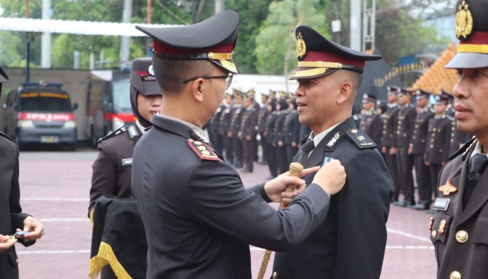60 Personel Polres Trenggalek Terima Satyalancana dari Negara
